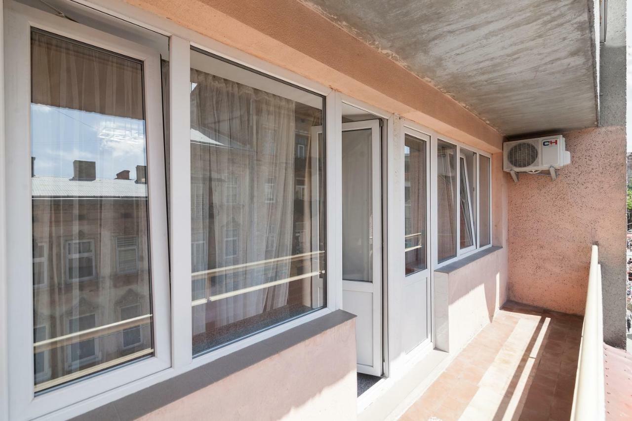 Avangard Shpytalna 20A Apart Львов Экстерьер фото